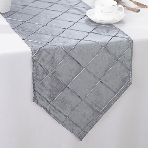 Table Runner (pinch pleate)